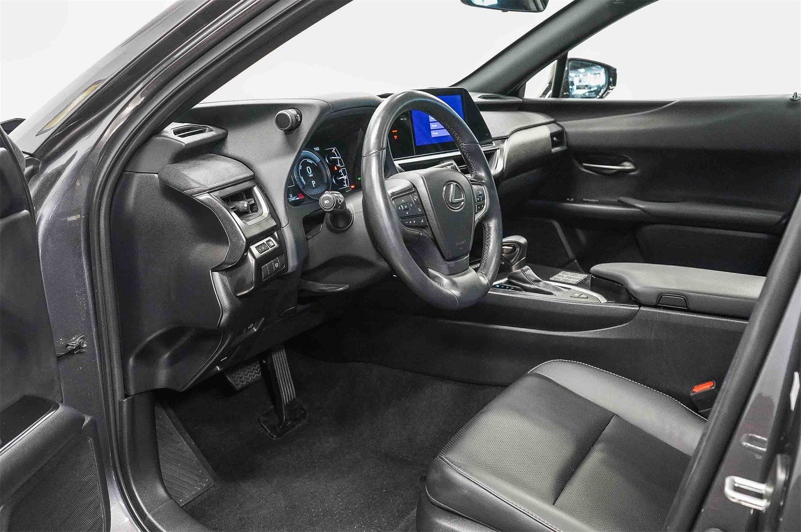 Thumbnail: 2024 Lexus UX - 17