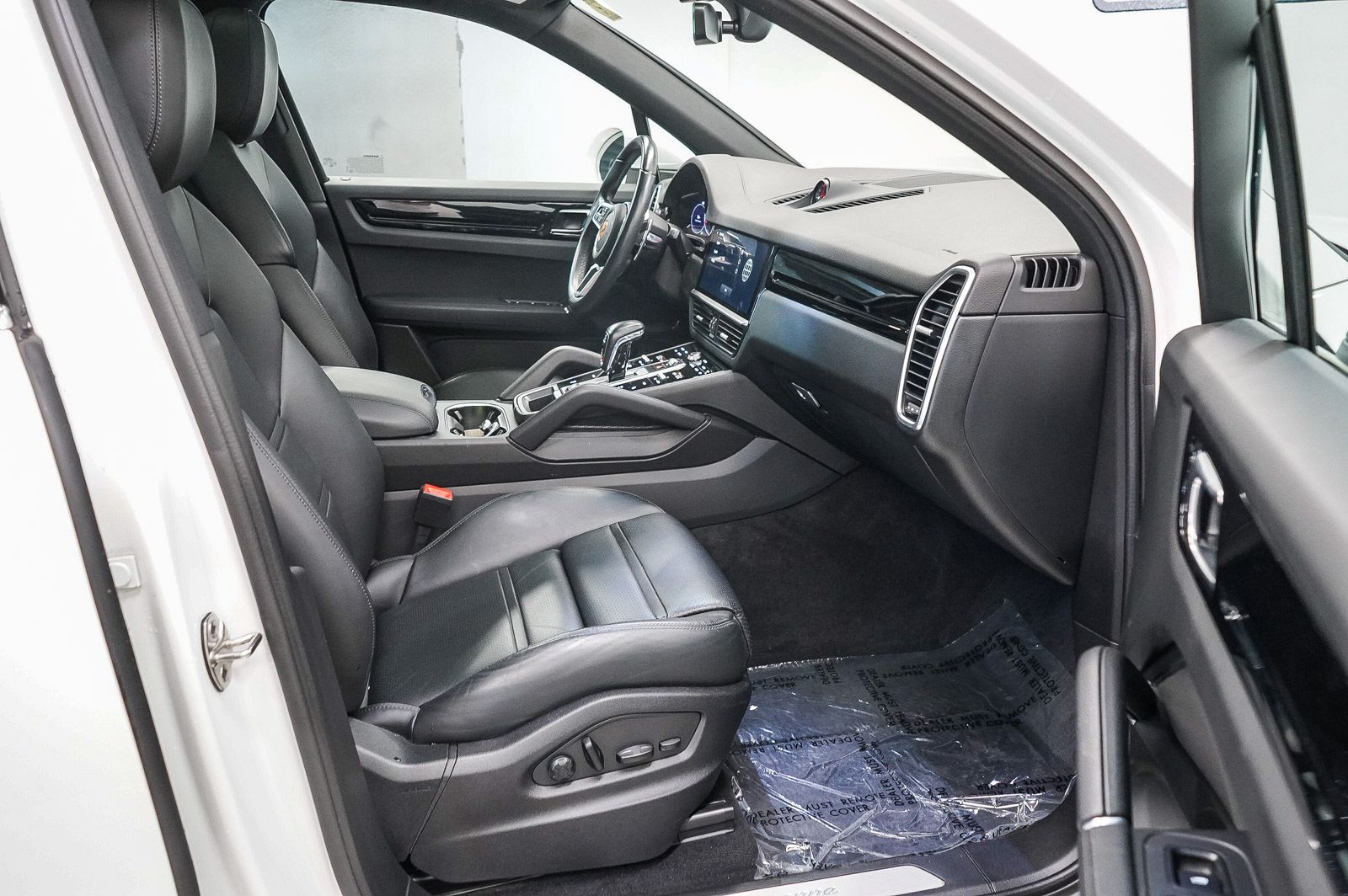 Thumbnail: 2022 Porsche Cayenne - 17