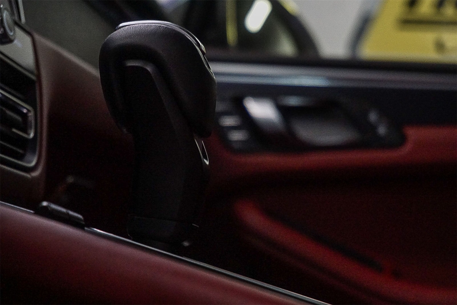 Thumbnail: 2023 Porsche Macan - 20