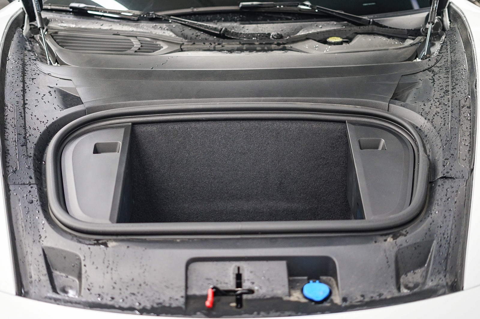 Thumbnail: 2025 Porsche Taycan - 30