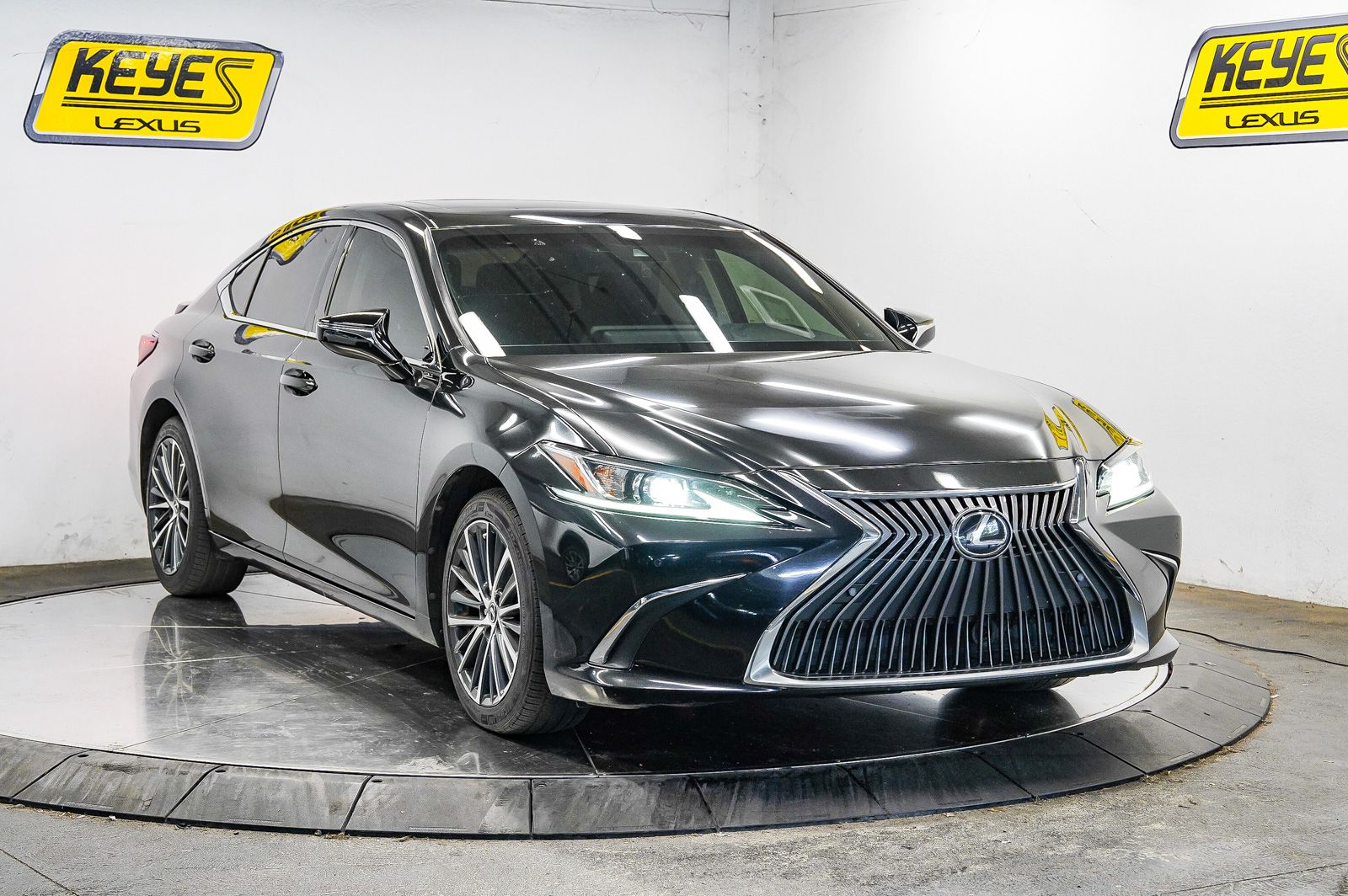 Thumbnail: 2023 Lexus ES - 5