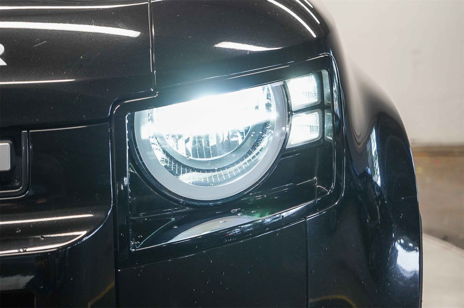 Thumbnail: 2023 Land Rover Defender - 6