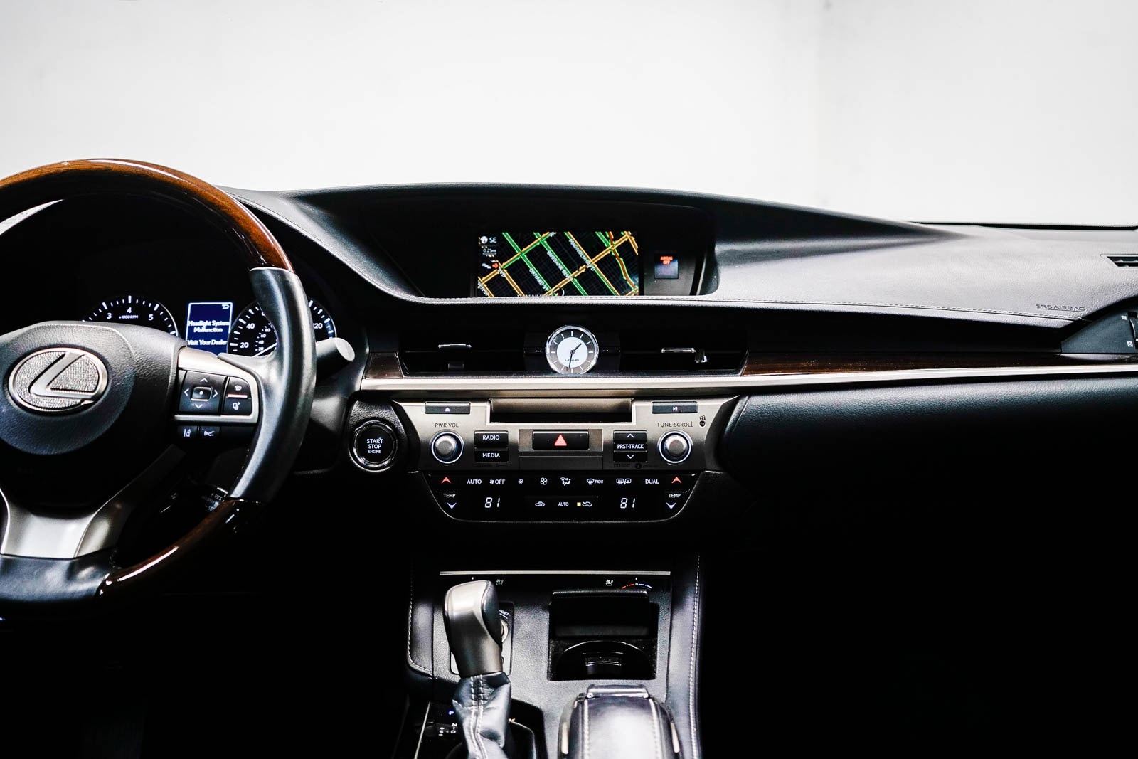 Thumbnail: 2018 Lexus ES - 13