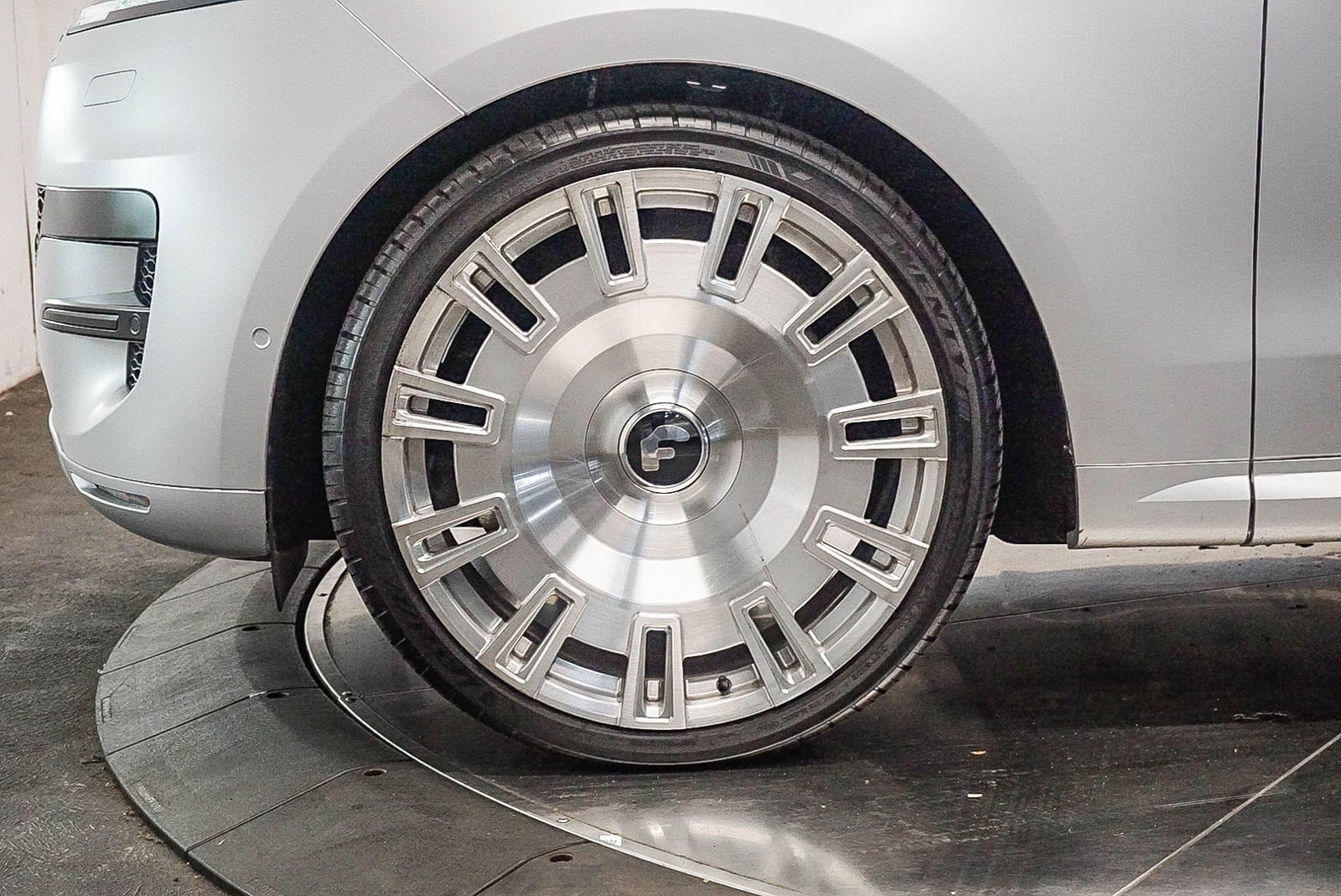 Thumbnail: 2025 Land Rover Range Rover Sport - 9