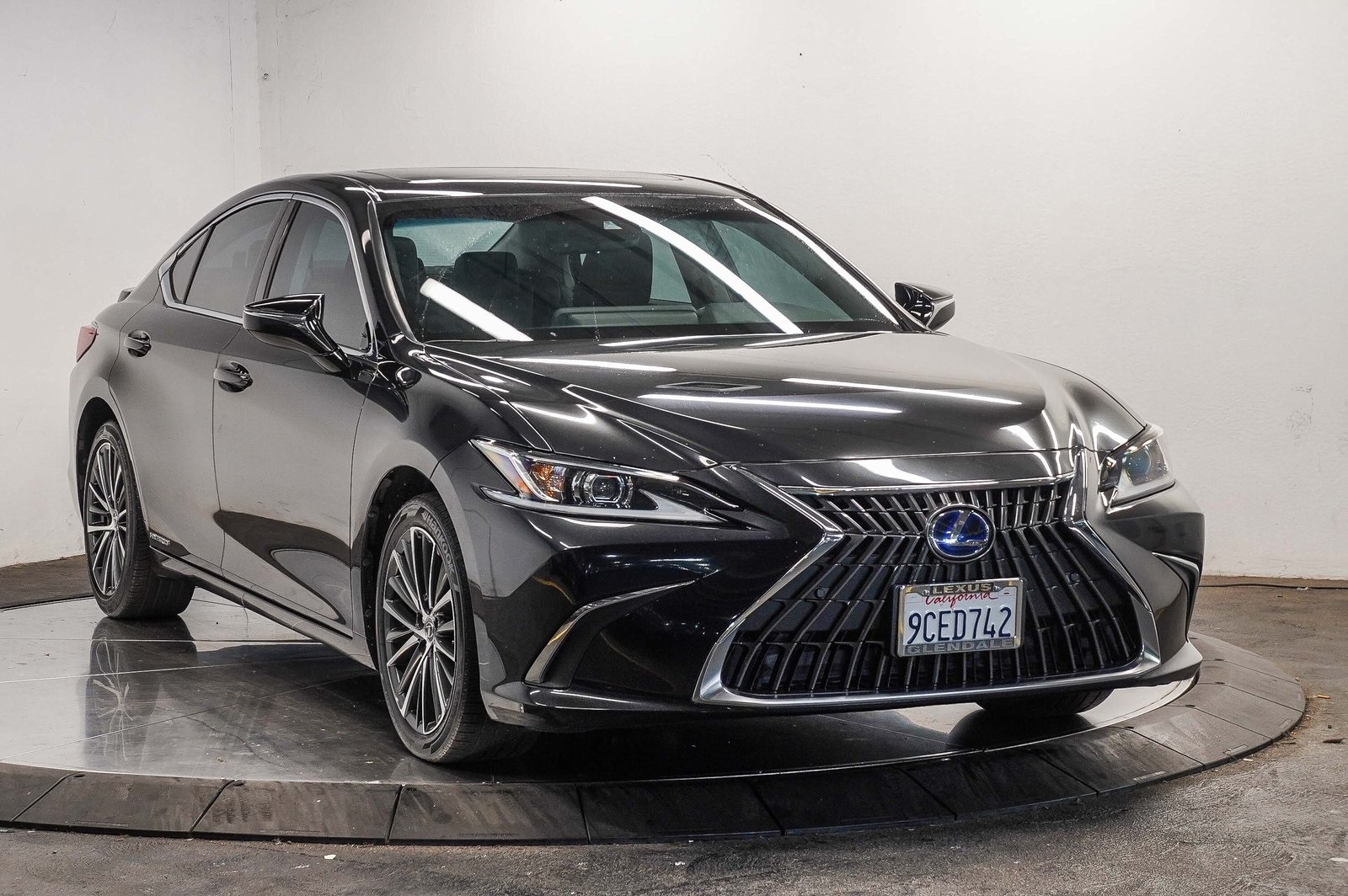 Thumbnail: 2022 Lexus ES - 3
