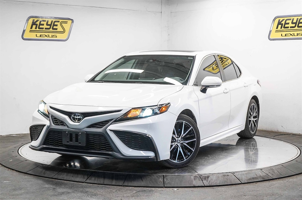 Used 2023 Toyota Camry SE Sedan