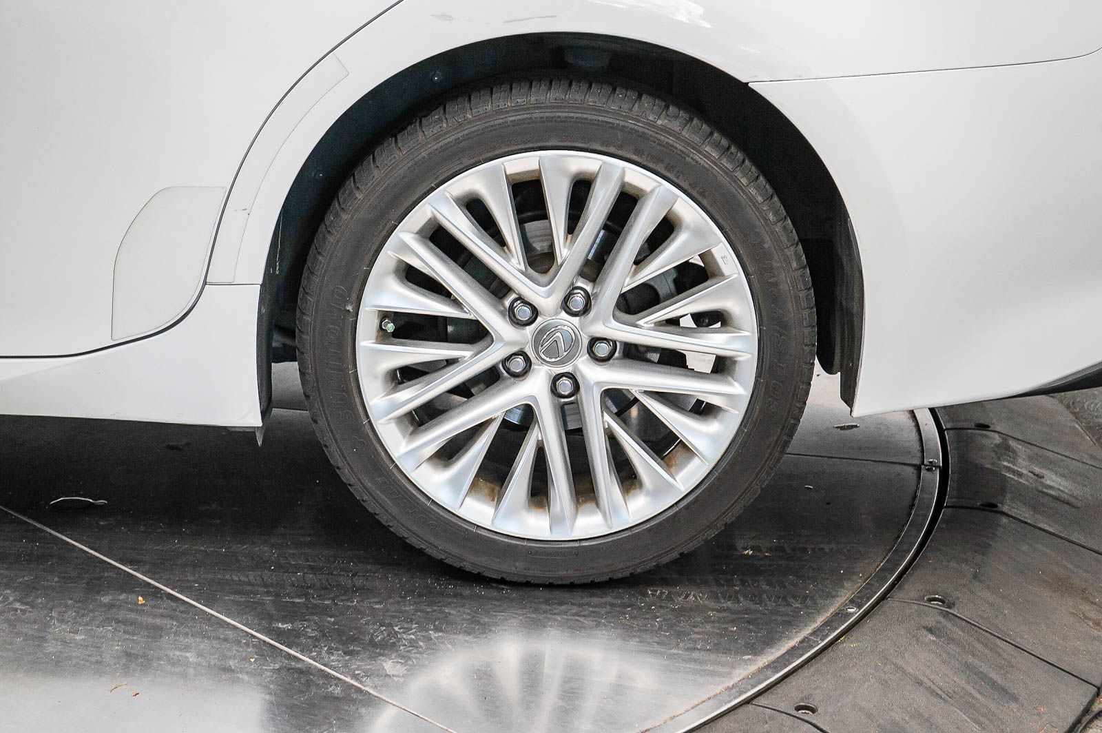 Thumbnail: 2013 Lexus ES - 9