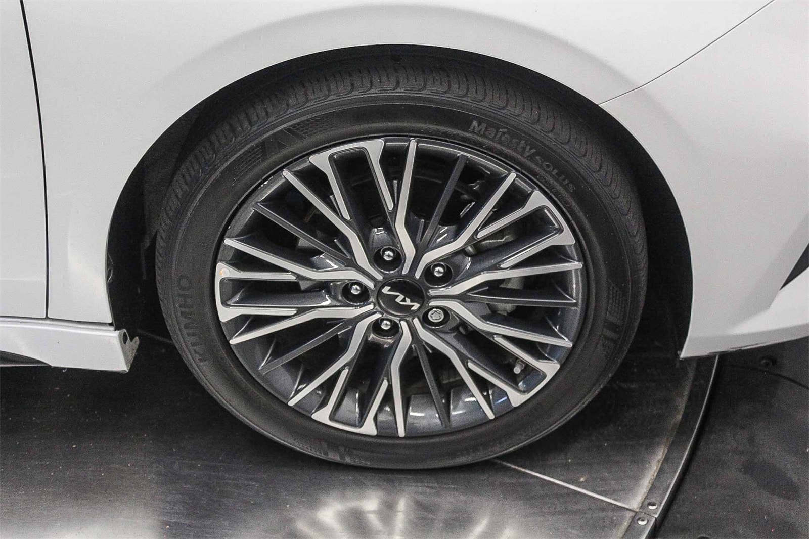 Thumbnail: 2023 Kia Forte - 4