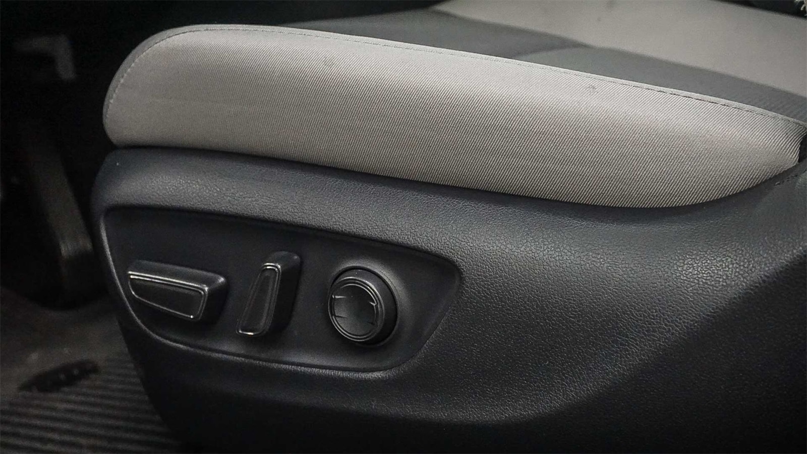 Thumbnail: 2025 Toyota RAV4 - 21