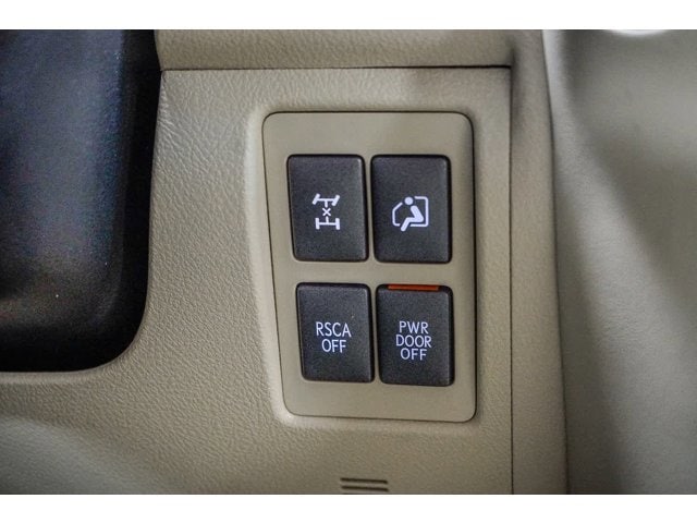 Thumbnail: 2011 Lexus LX - 26