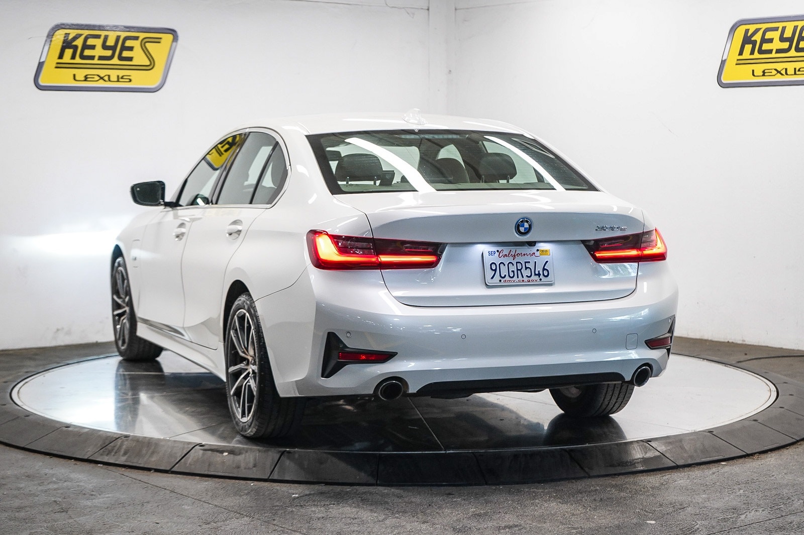 Thumbnail: 2022 BMW 3 Series - 2