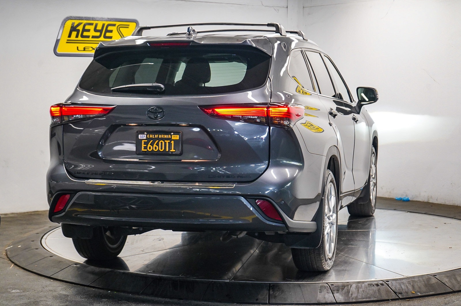 Thumbnail: 2022 Toyota Highlander - 4