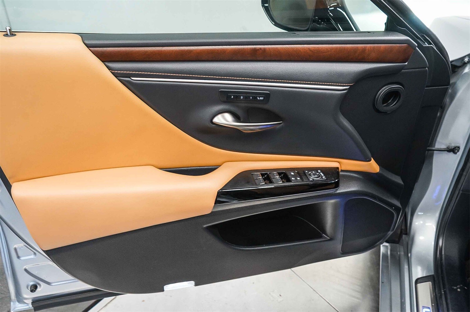 Thumbnail: 2023 Lexus ES - 22