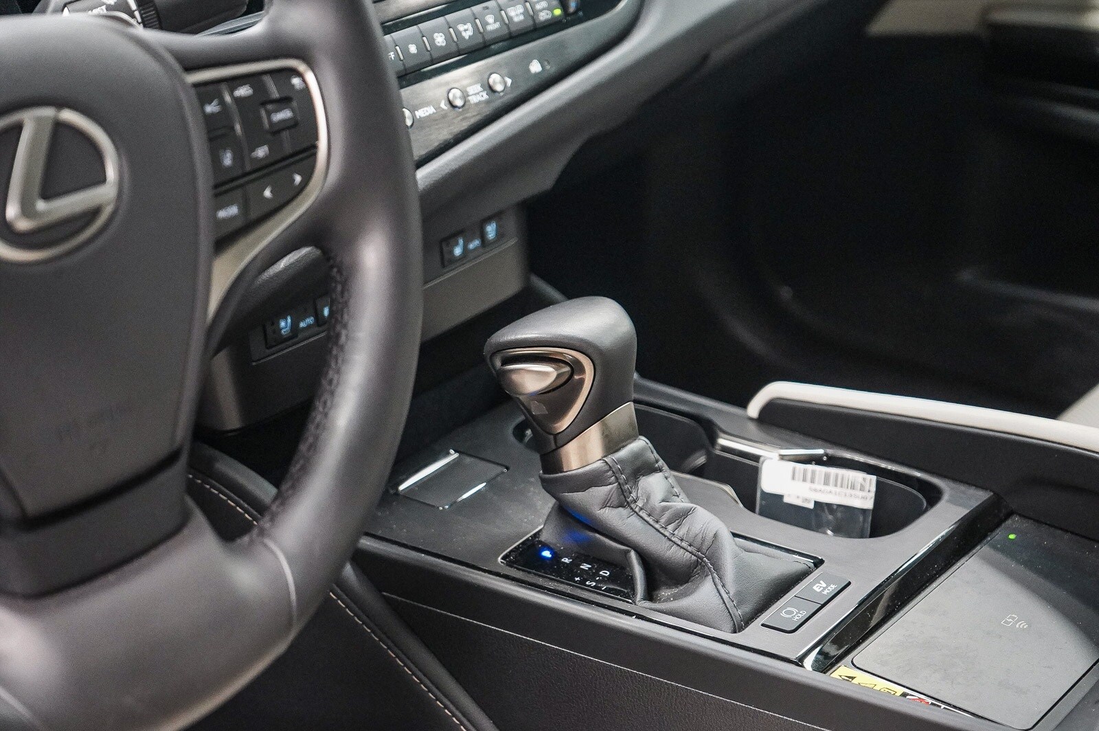 Thumbnail: 2025 Lexus ES - 24