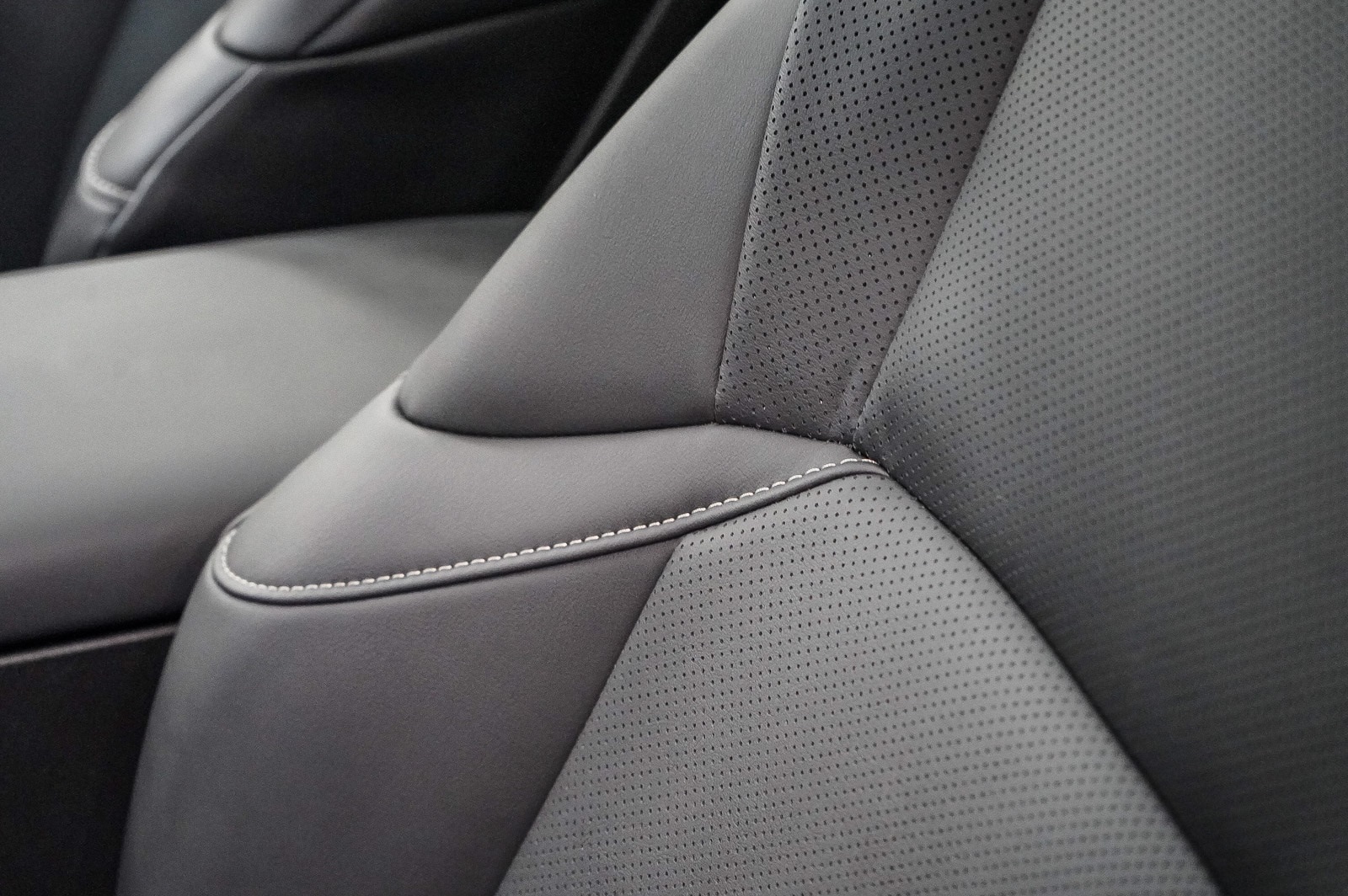 Thumbnail: 2025 Lexus ES - 20