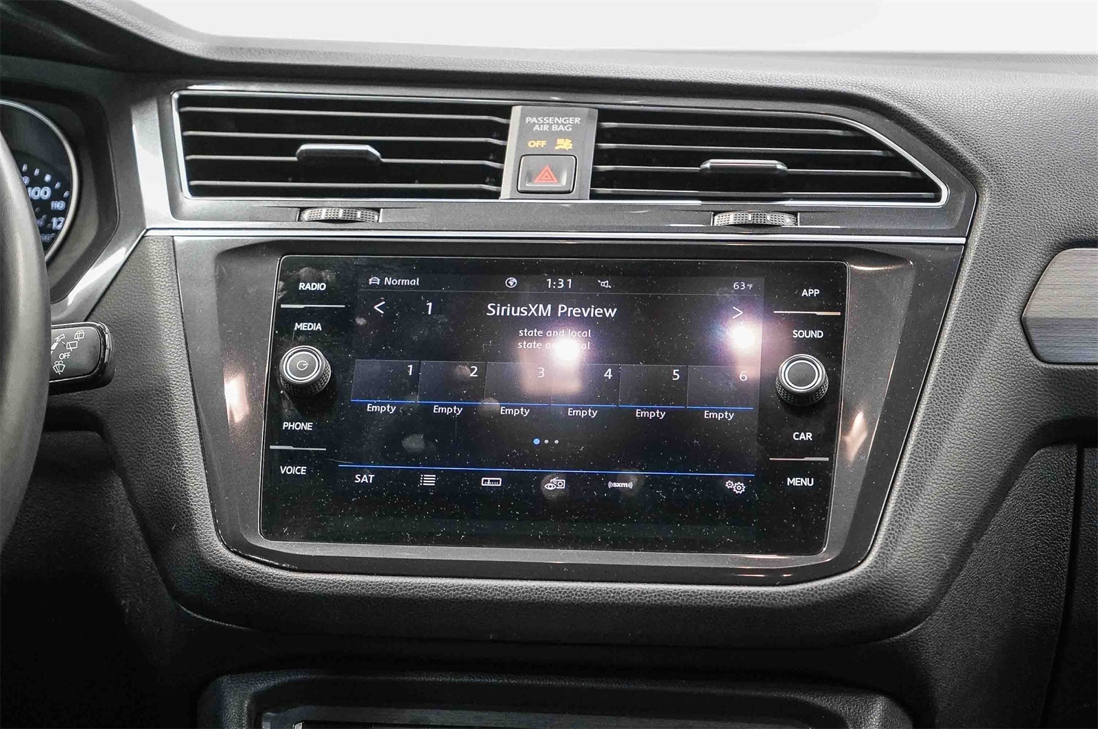 Thumbnail: 2020 Volkswagen Tiguan - 14