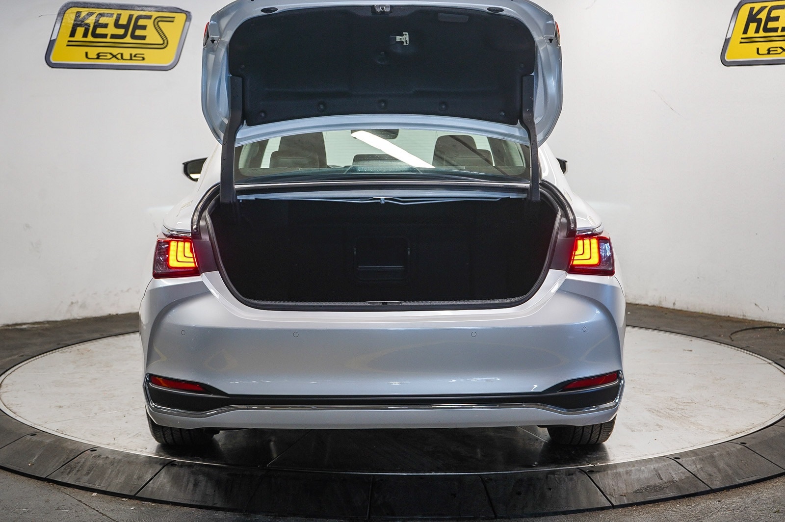 Thumbnail: 2025 Lexus ES - 27