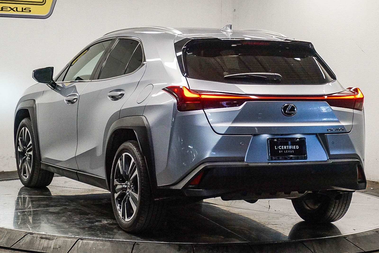 2023 Lexus UX 250h photo 2