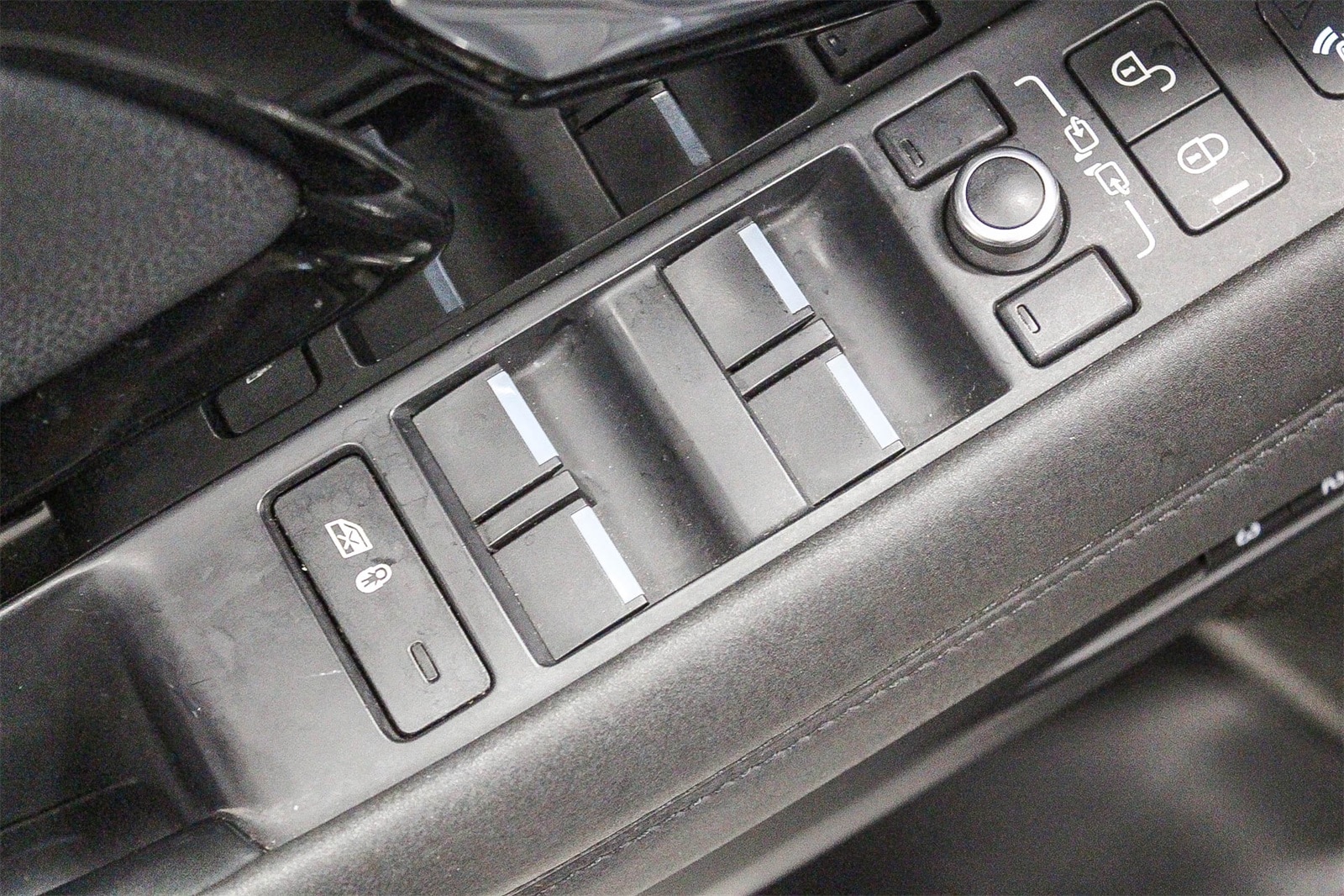 Thumbnail: 2020 Land Rover Range Rover Evoque - 21