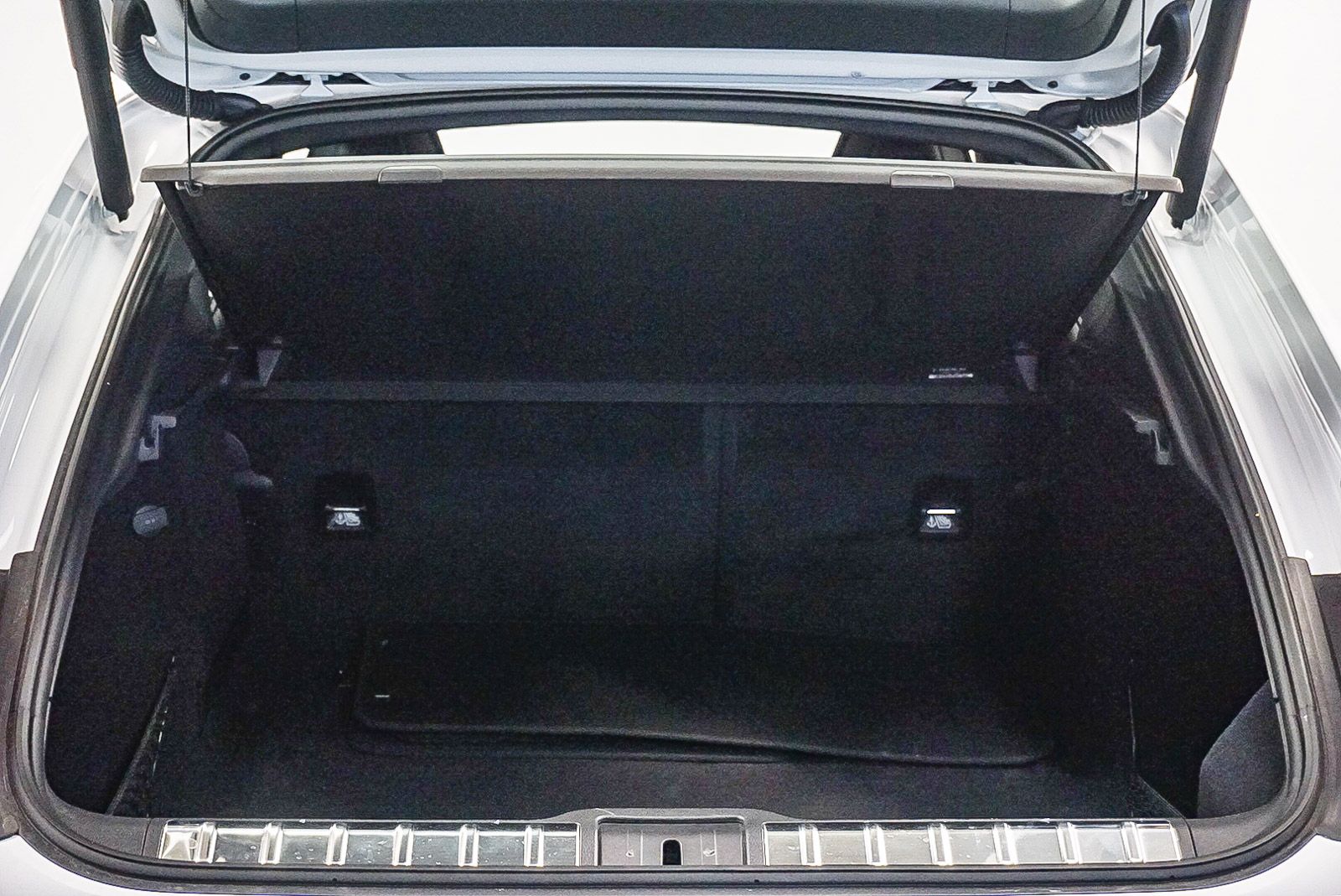 Thumbnail: 2024 Porsche Panamera - 26