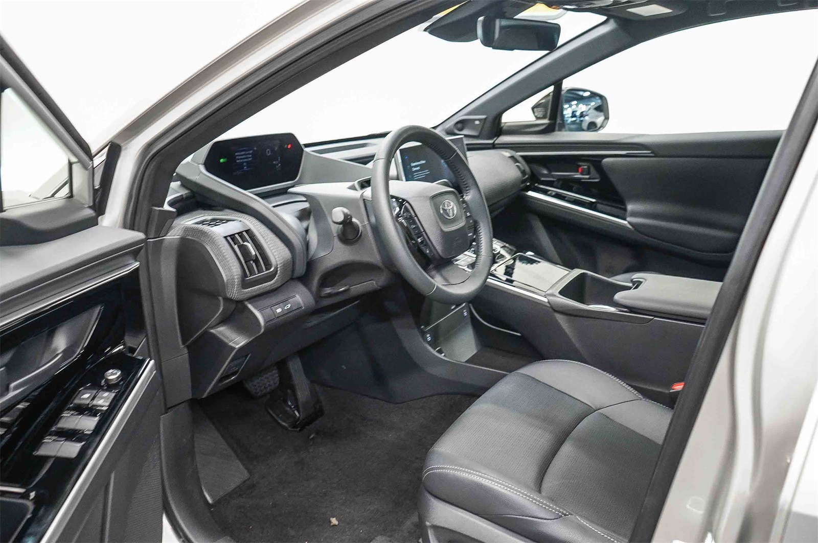 Thumbnail: 2024 Toyota bZ4X - 18