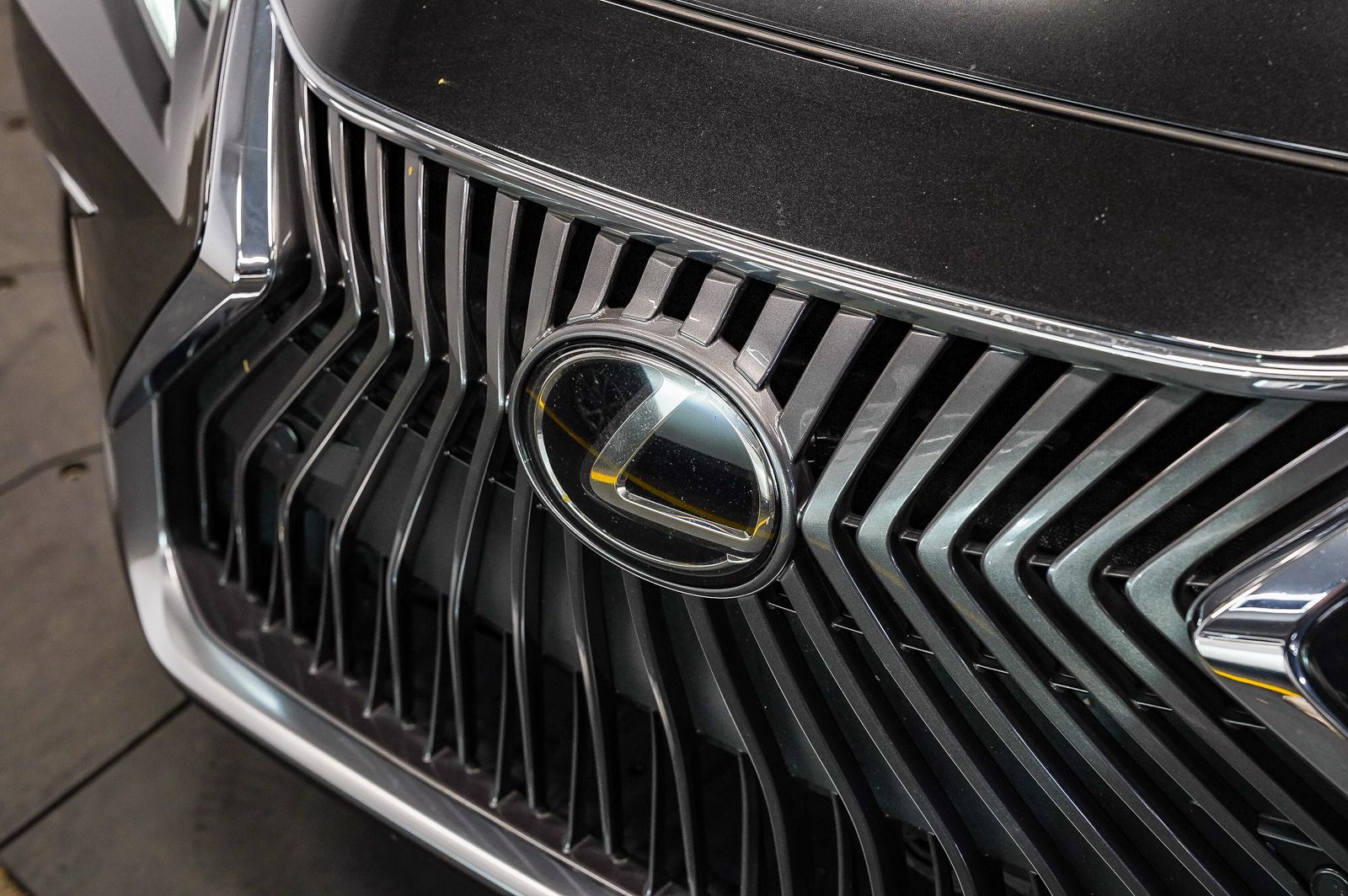 Thumbnail: 2023 Lexus ES - 8