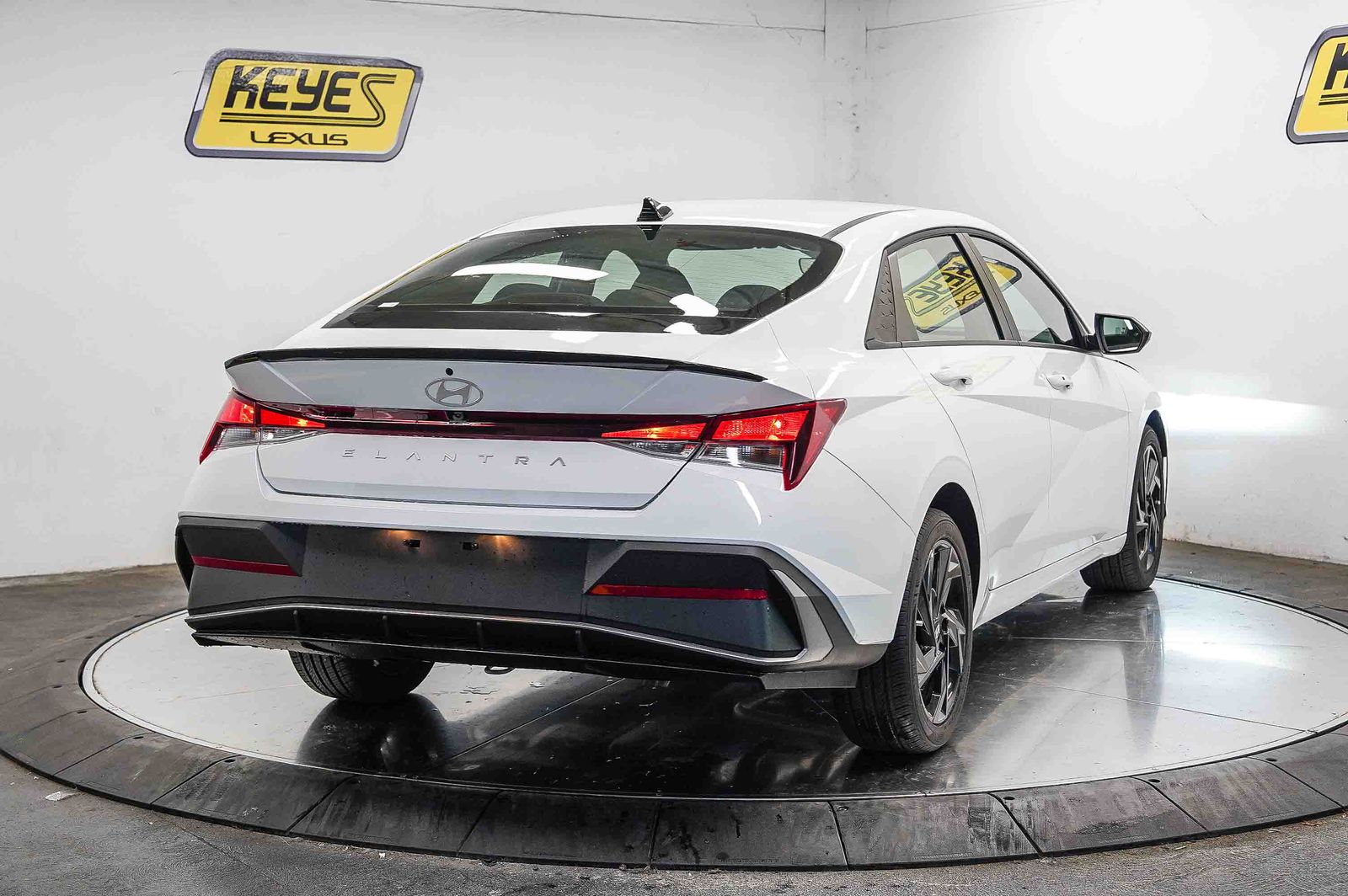 Thumbnail: 2026 Hyundai Elantra - 3