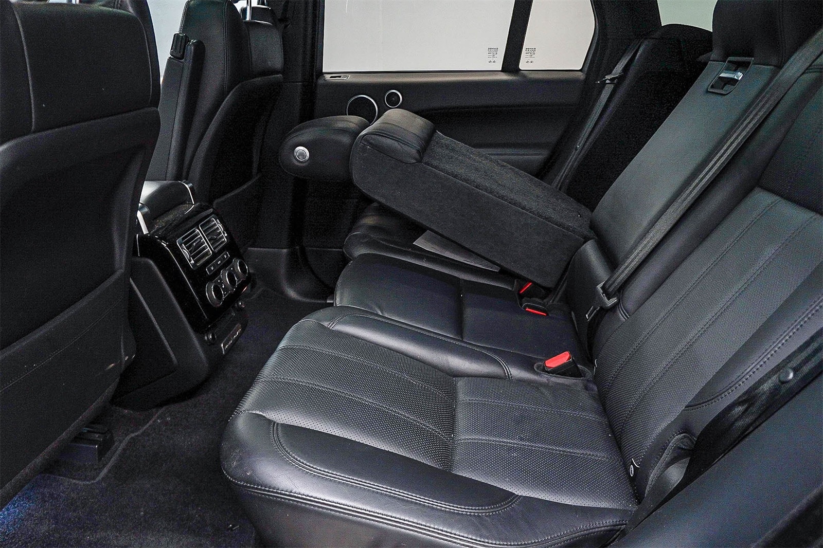 Thumbnail: 2016 Land Rover Range Rover - 18