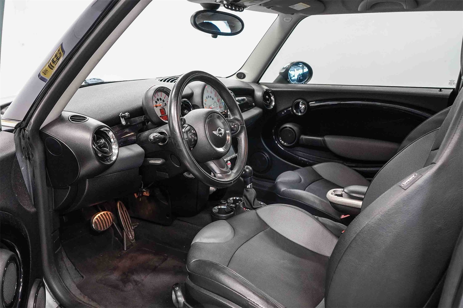 Thumbnail: 2009 MINI Cooper Hardtop - 17