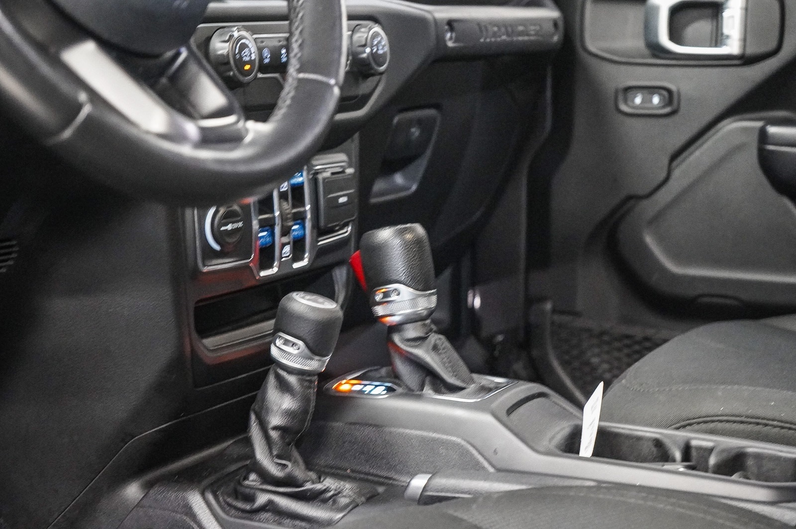 Thumbnail: 2019 Jeep Wrangler - 23