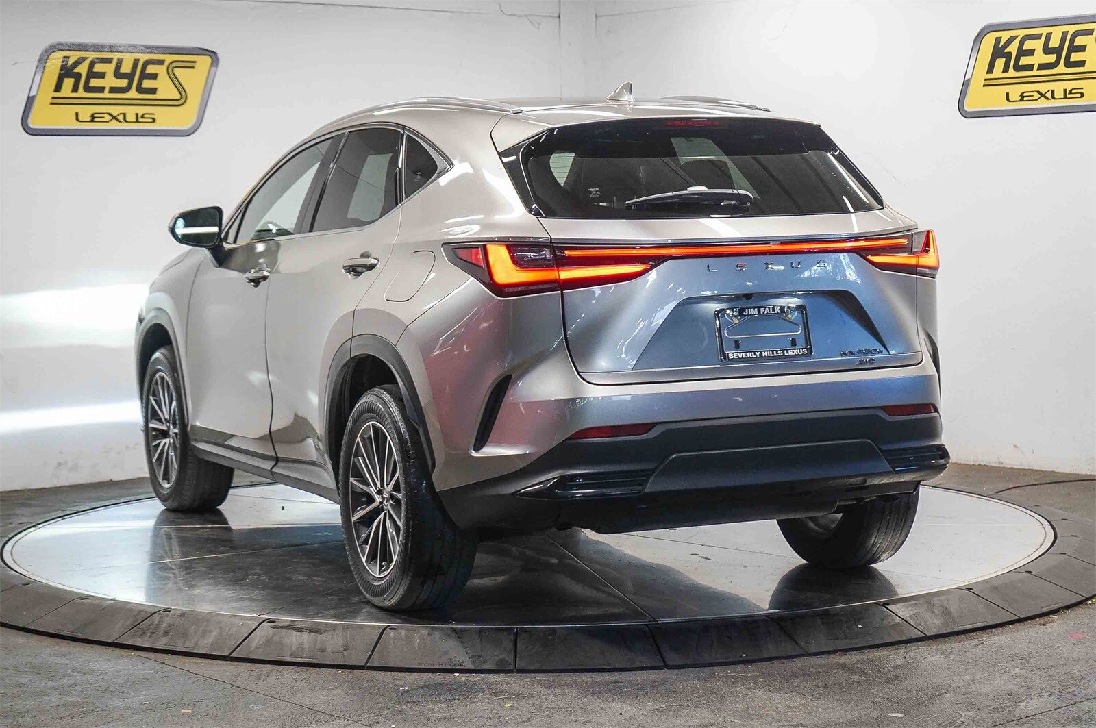 2023 Lexus NX 350h photo 2