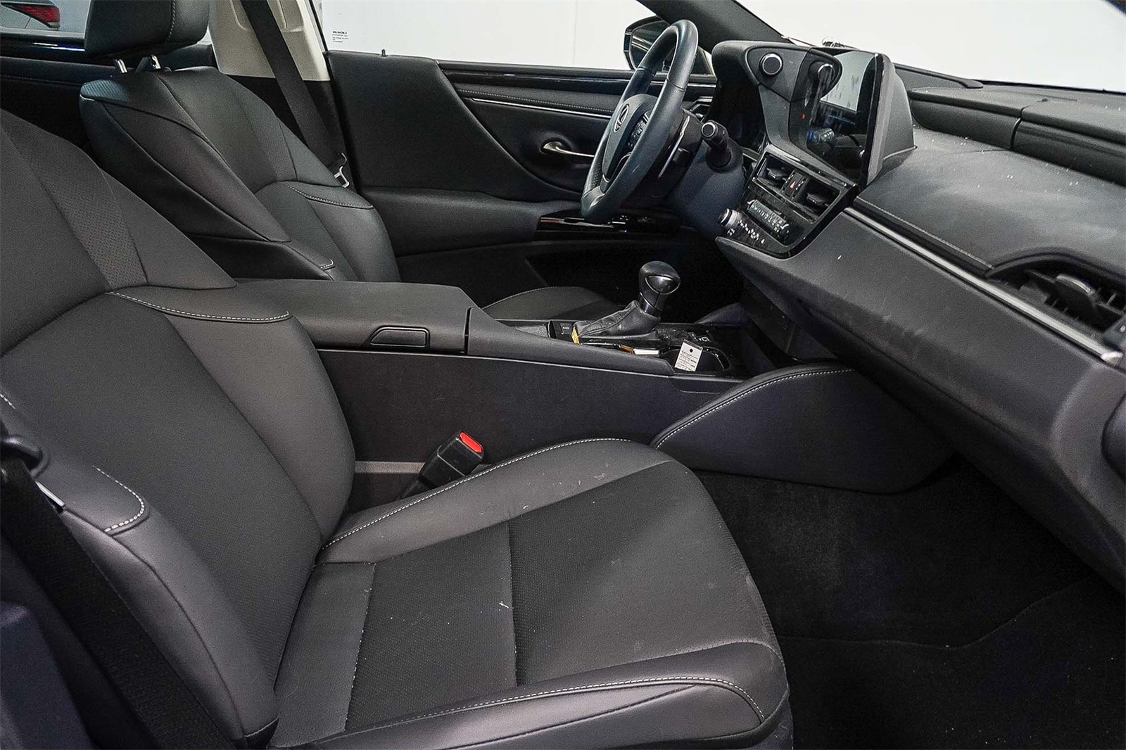 Thumbnail: 2025 Lexus ES - 19