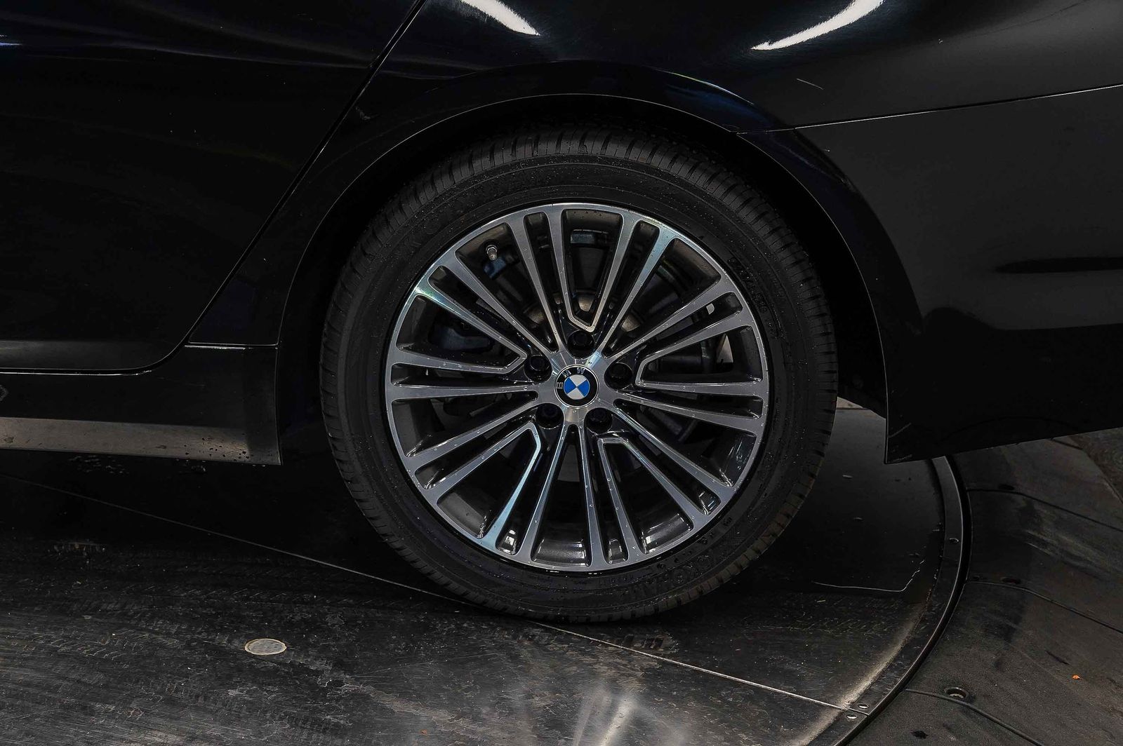Thumbnail: 2018 BMW 5 Series - 9