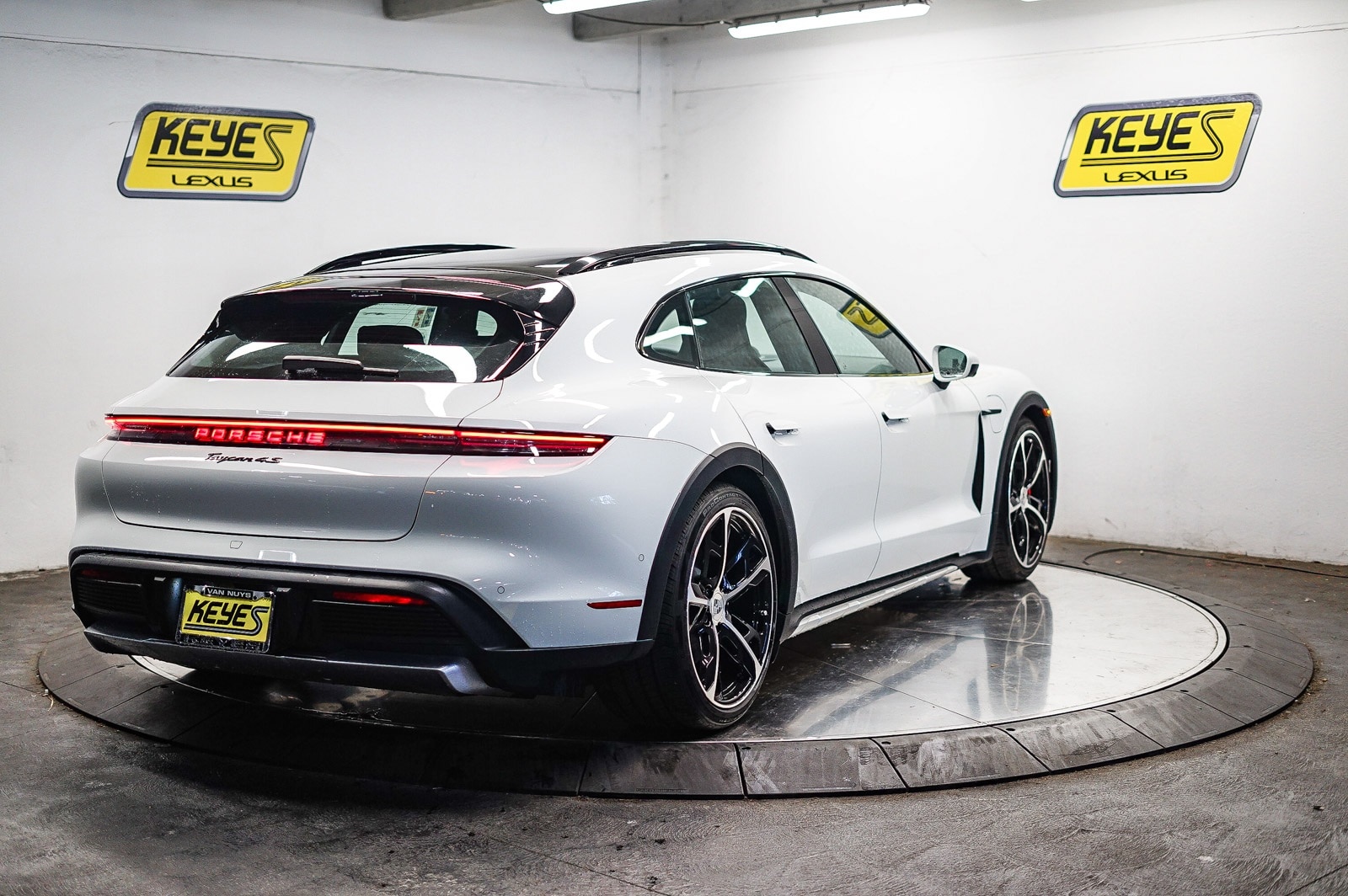 Thumbnail: 2025 Porsche Taycan - 4