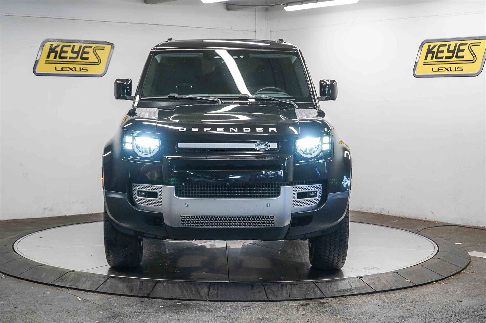 Thumbnail: 2023 Land Rover Defender - 5