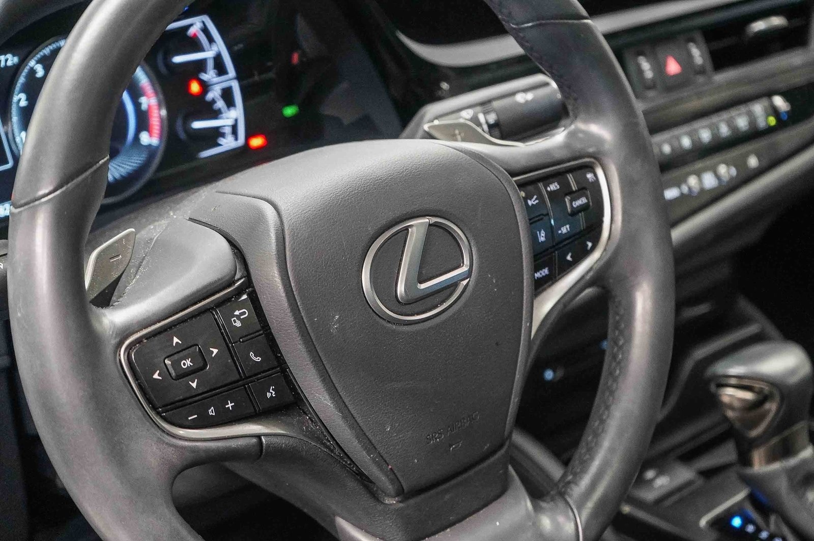 Thumbnail: 2022 Lexus ES - 21