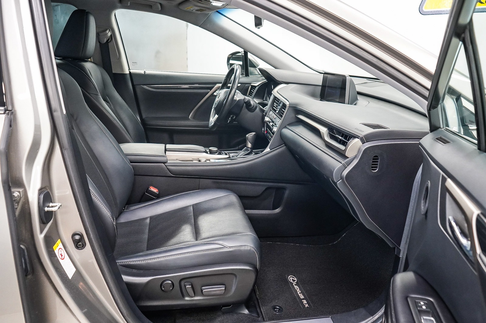 Thumbnail: 2019 Lexus RX - 17