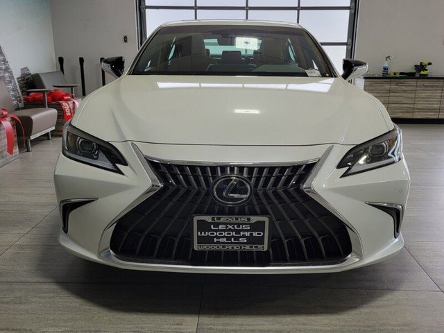 Thumbnail: 2025 Lexus ES - 8