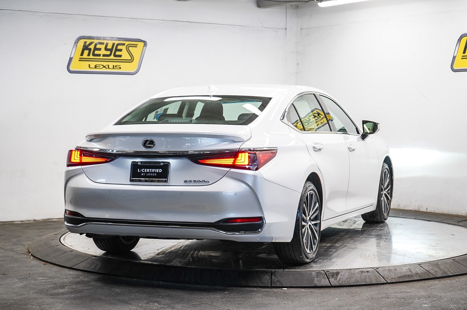 Thumbnail: 2025 Lexus ES - 4