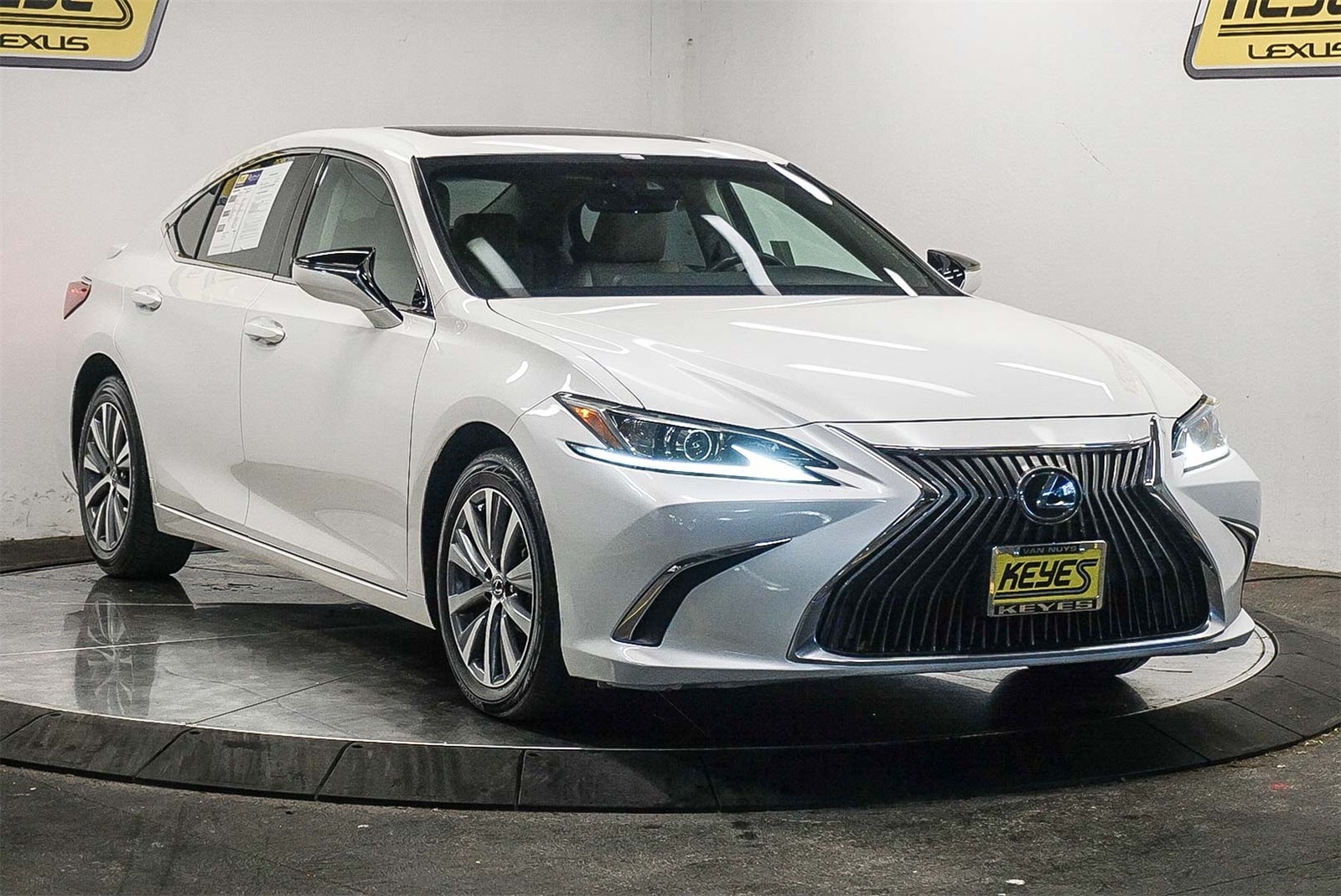 Thumbnail: 2019 Lexus ES - 5