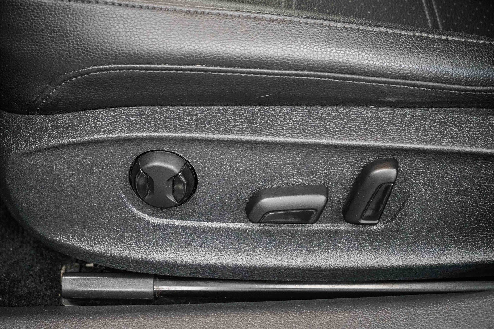 Thumbnail: 2015 Volkswagen Passat - 19