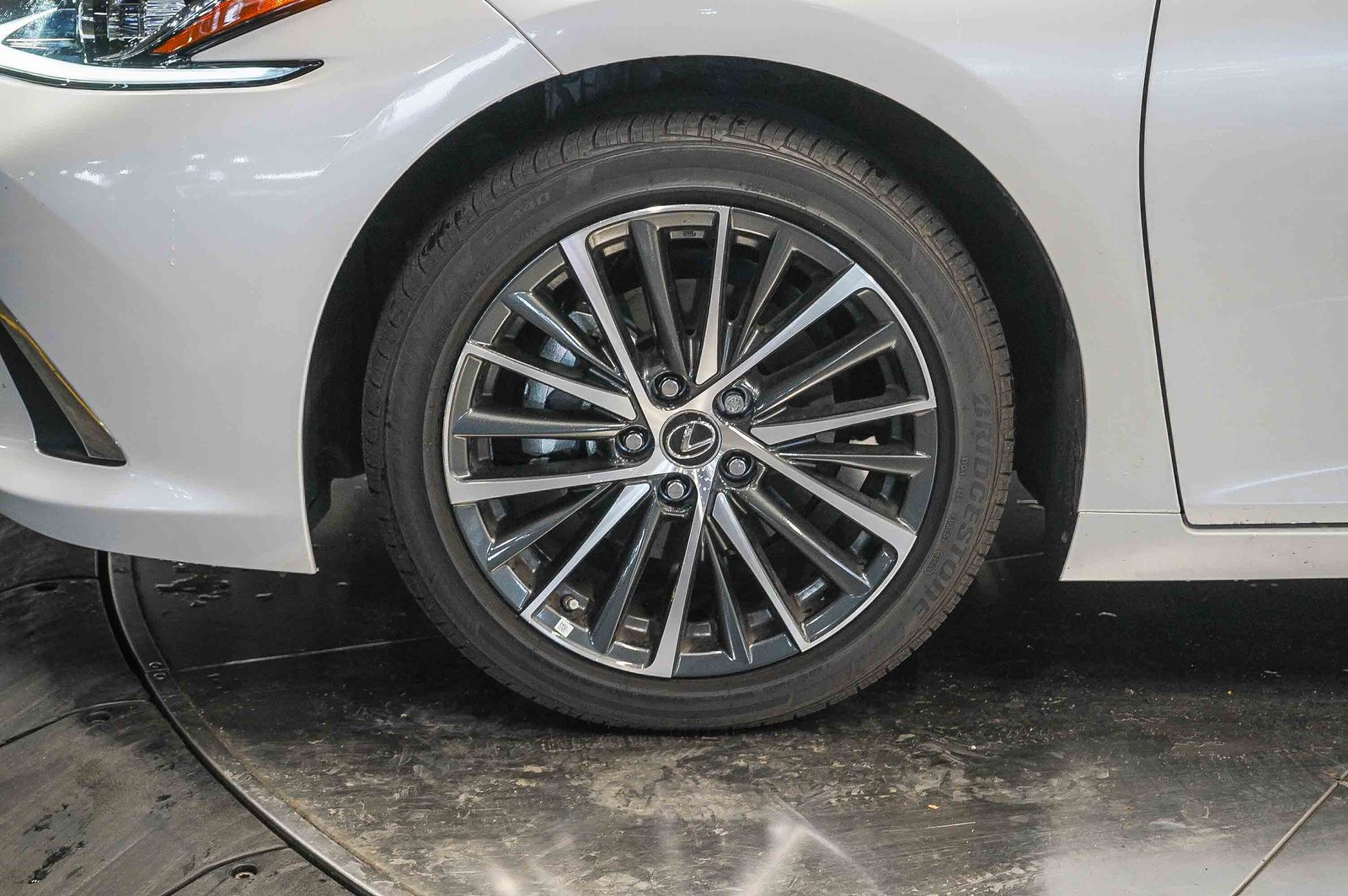 Thumbnail: 2025 Lexus ES - 9