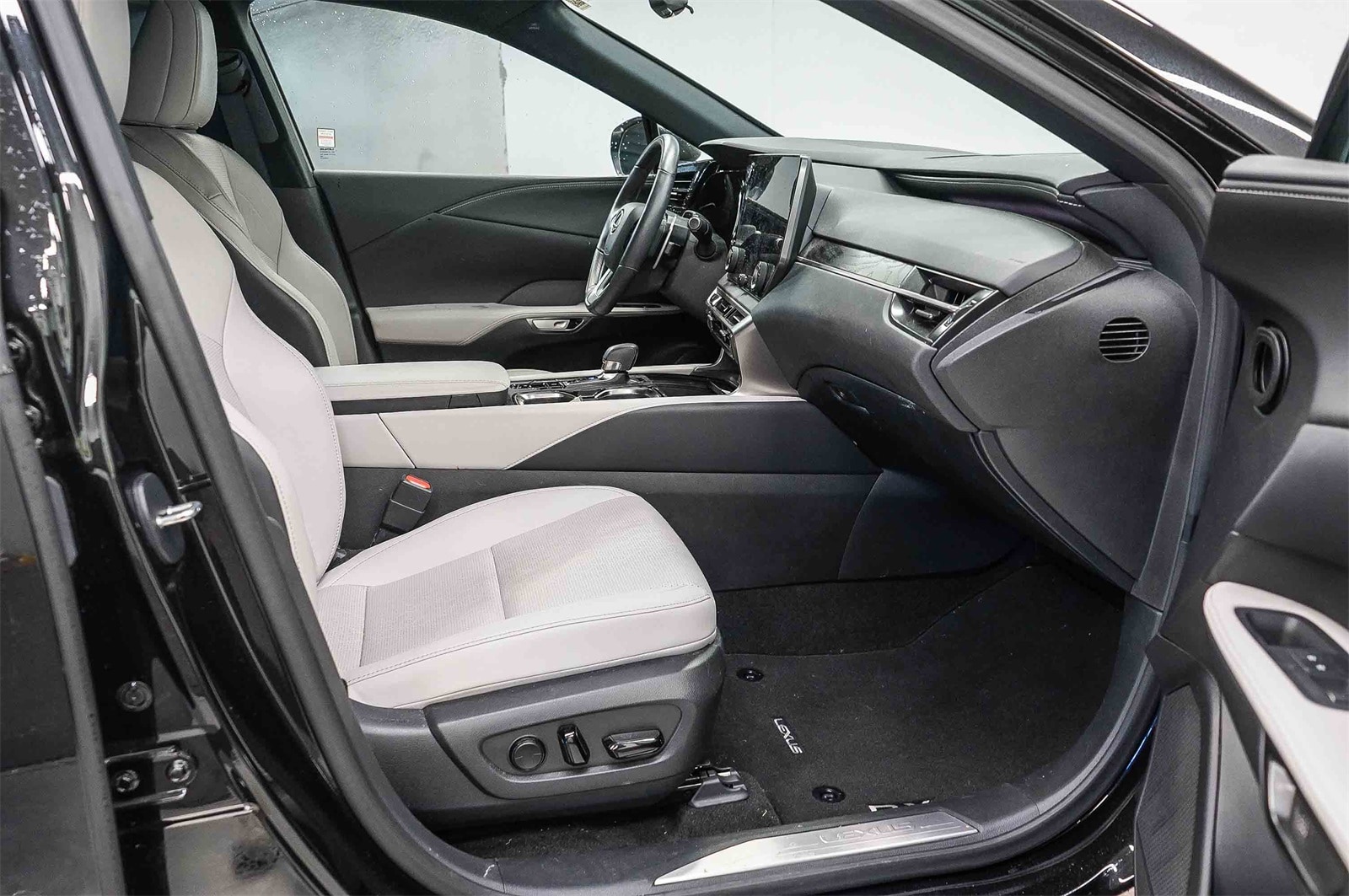 Thumbnail: 2023 Lexus RX - 17