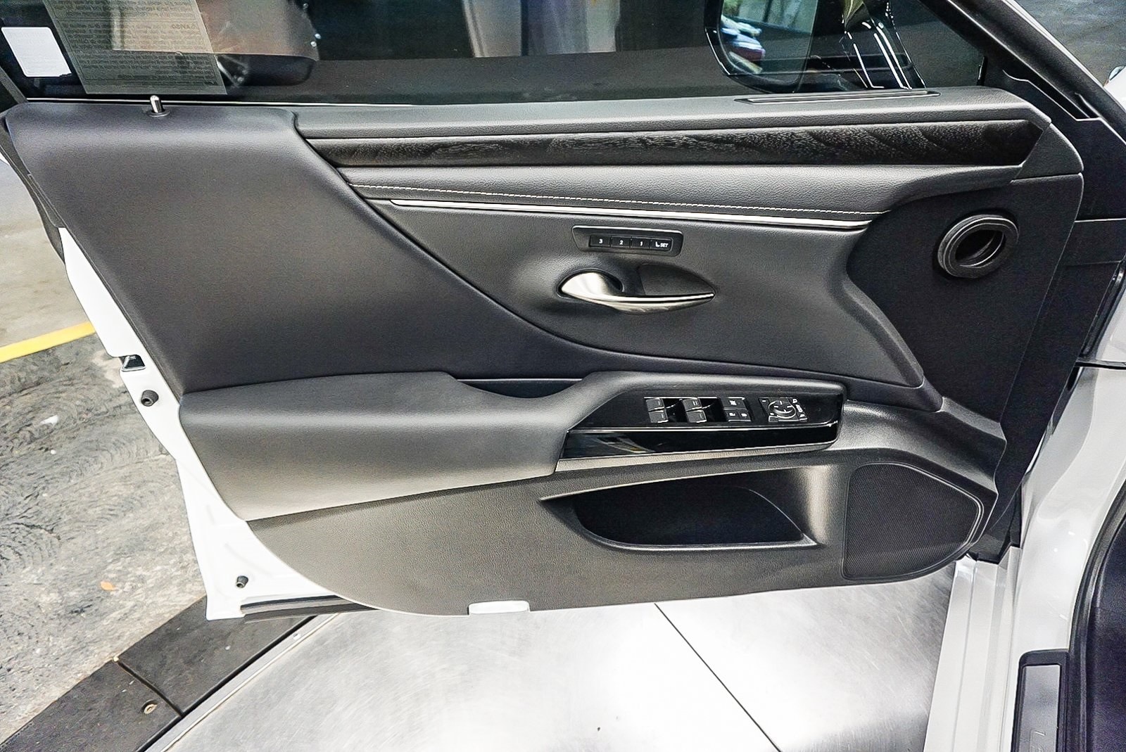 Thumbnail: 2024 Lexus ES - 22