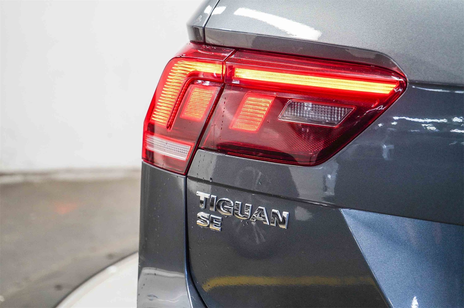 Thumbnail: 2020 Volkswagen Tiguan - 11