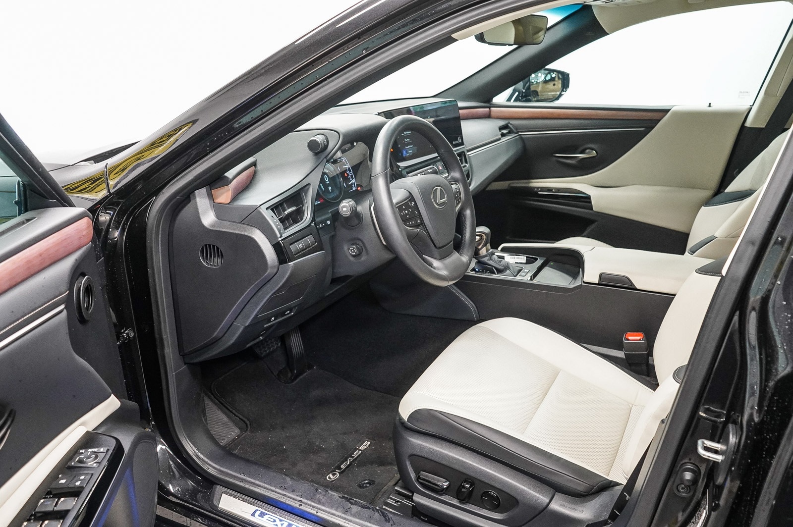 Thumbnail: 2025 Lexus ES - 18