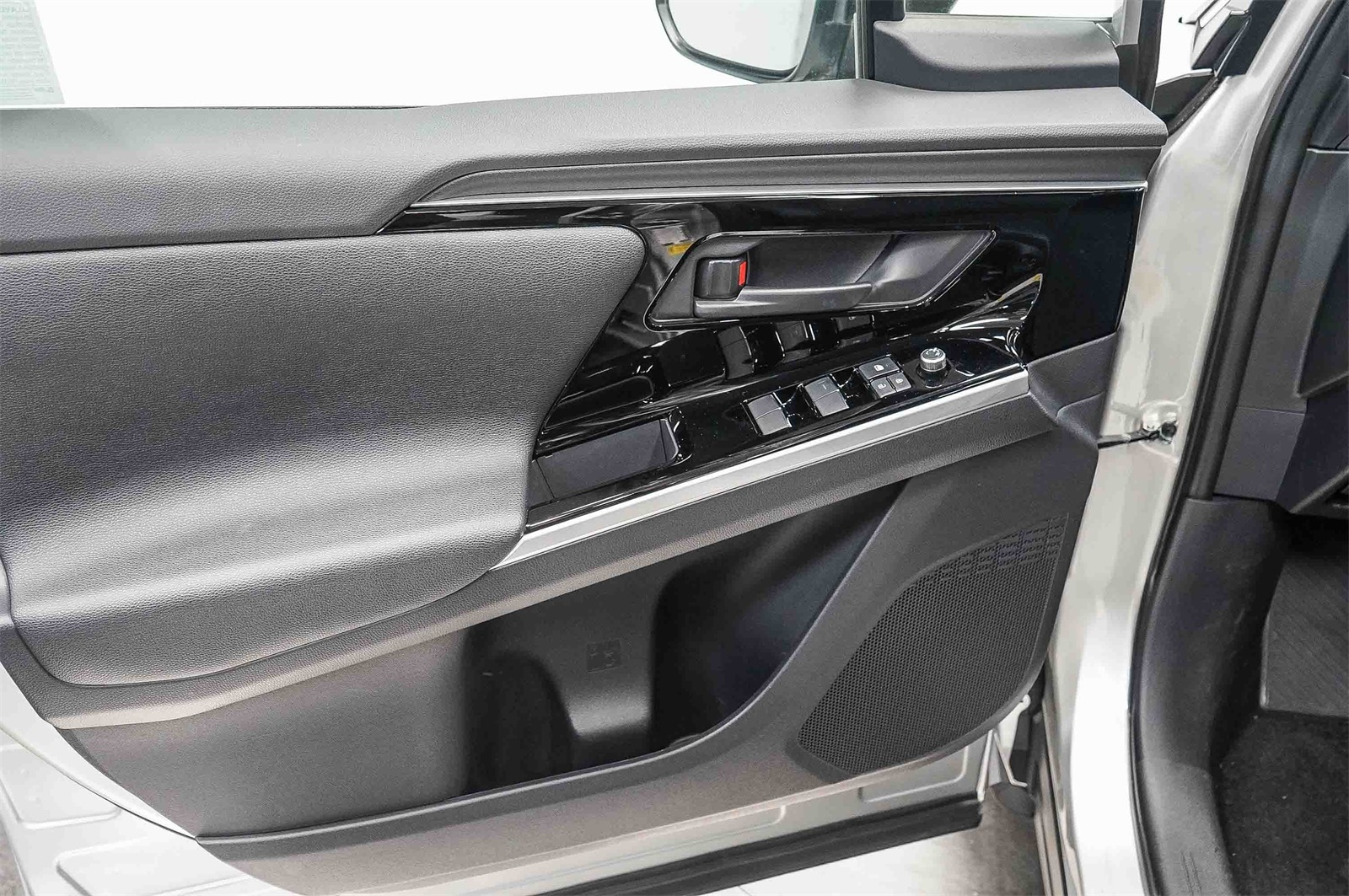 Thumbnail: 2024 Toyota bZ4X - 22