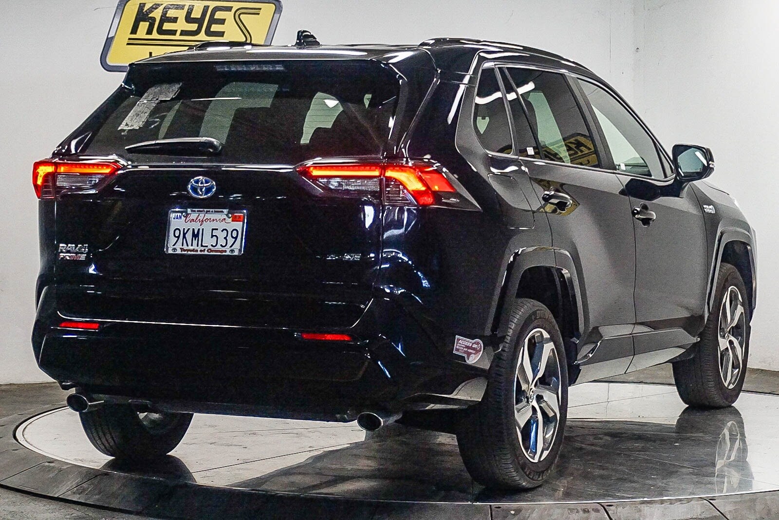 2024 Toyota RAV4 Prime SE photo 3