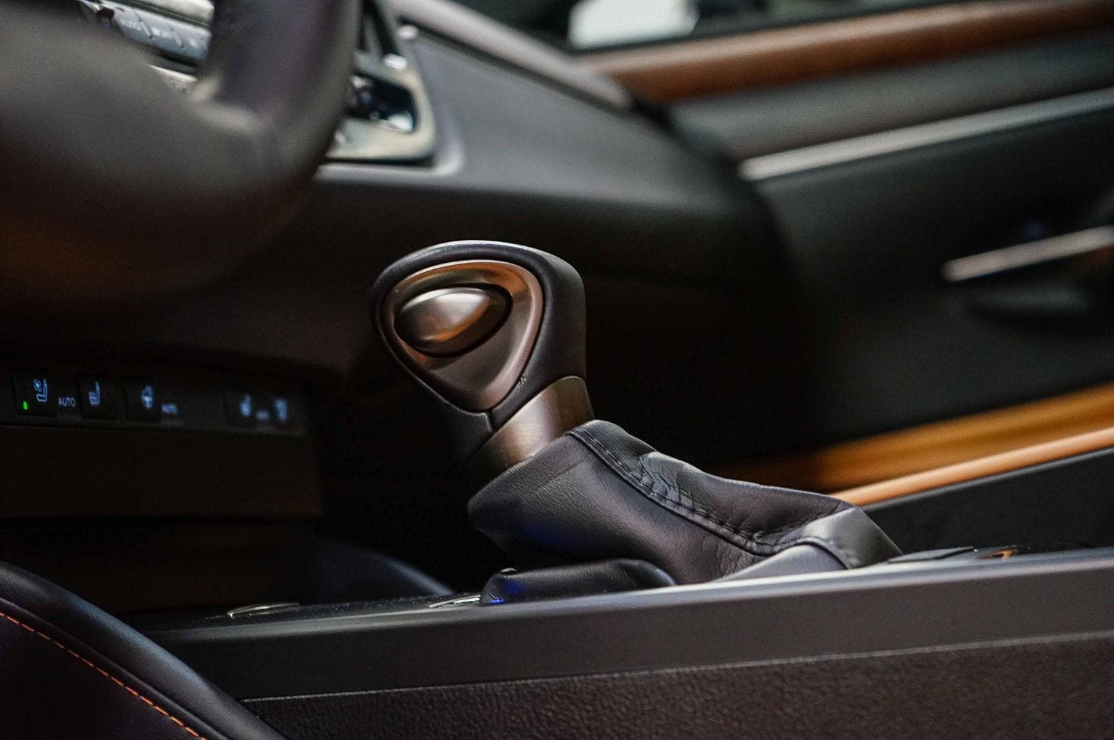 Thumbnail: 2025 Lexus ES - 18