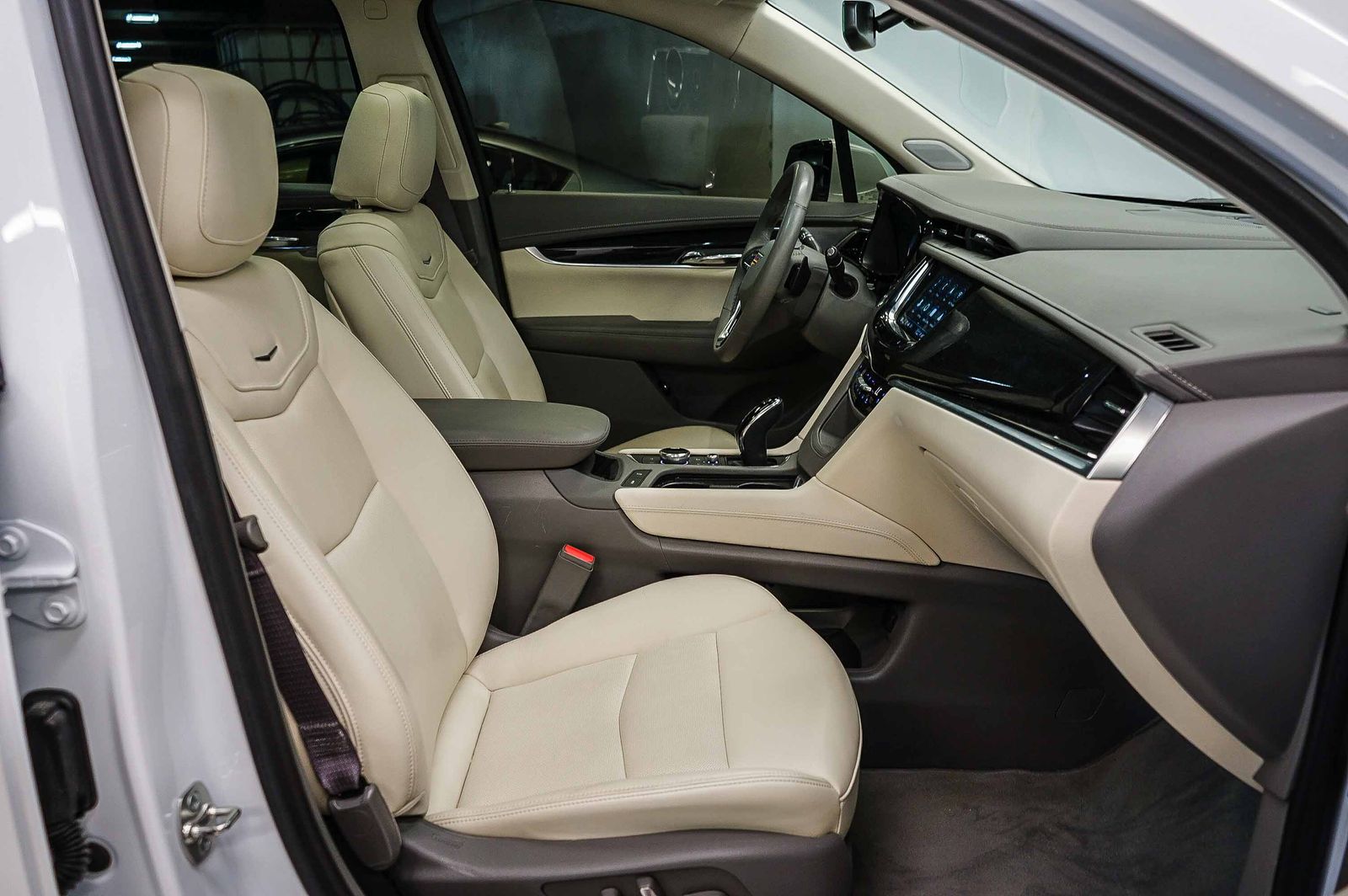 Thumbnail: 2024 Cadillac XT6 - 14